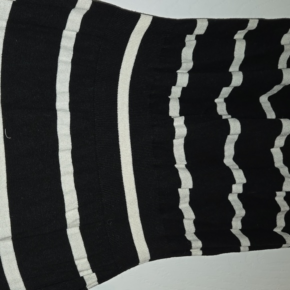 Express Swrater Dress, L - Picture 2 of 4